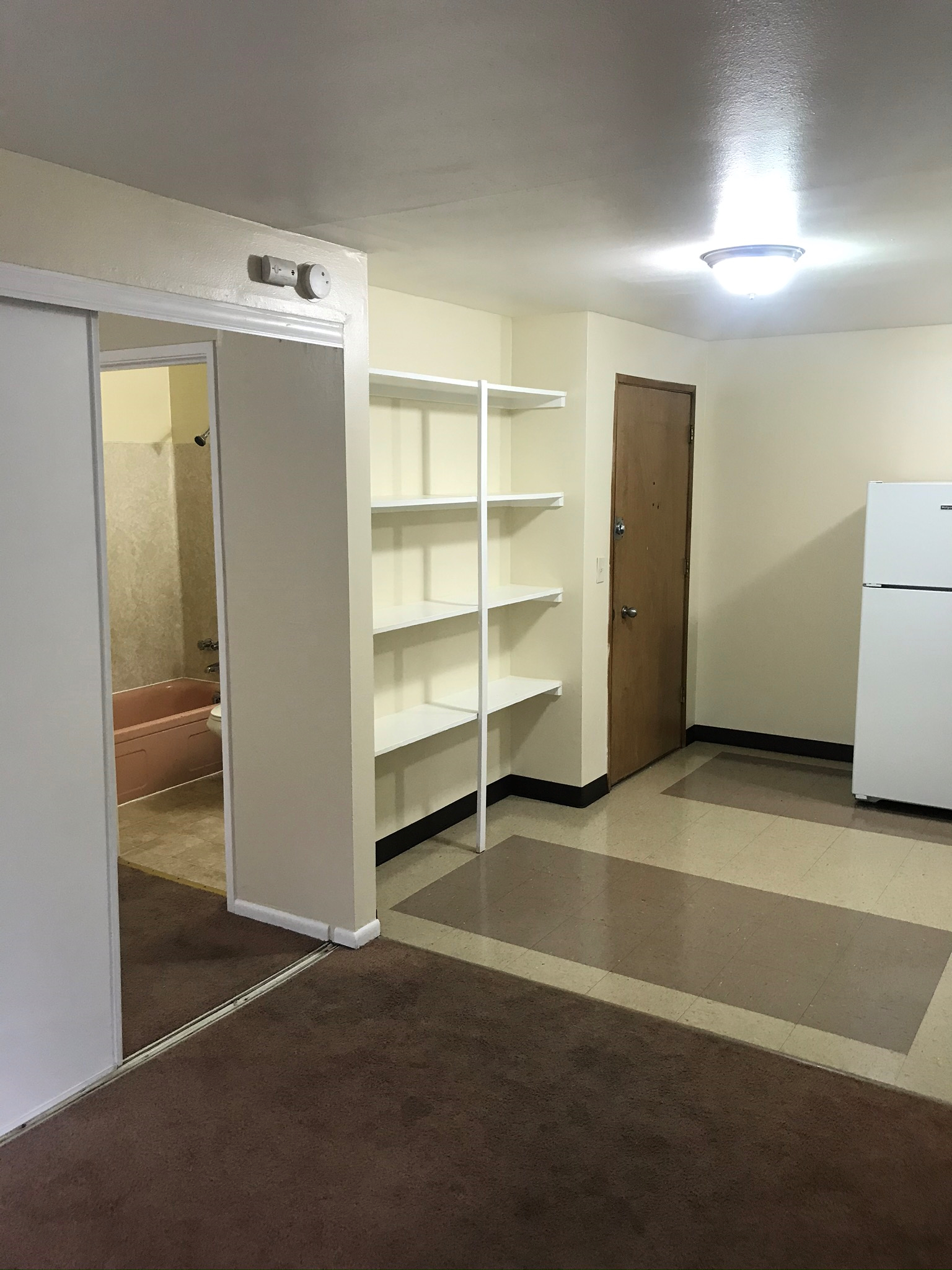 5035 15th Ave. N.E.- 102