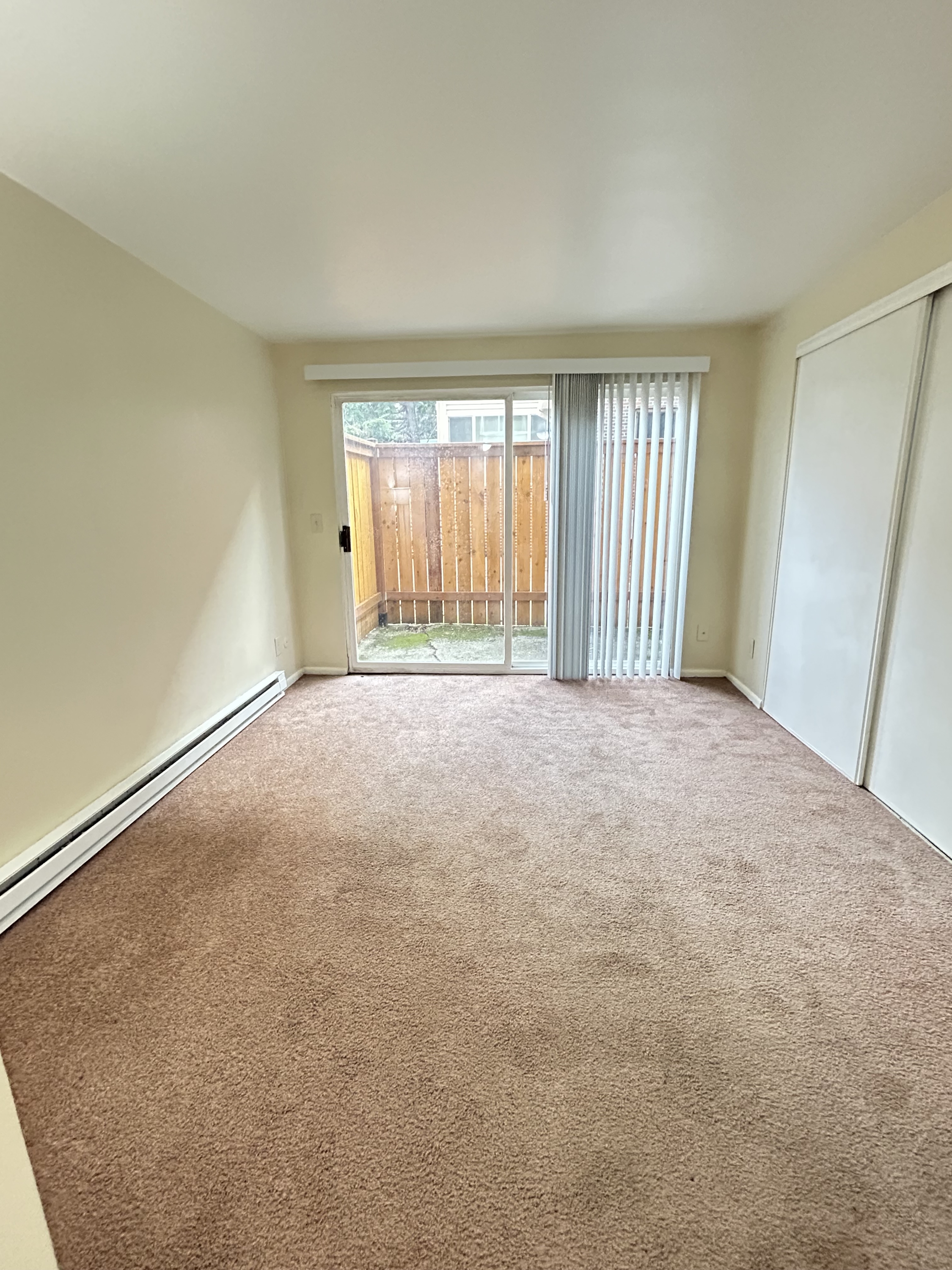 5035 15th Ave. N.E.- 102