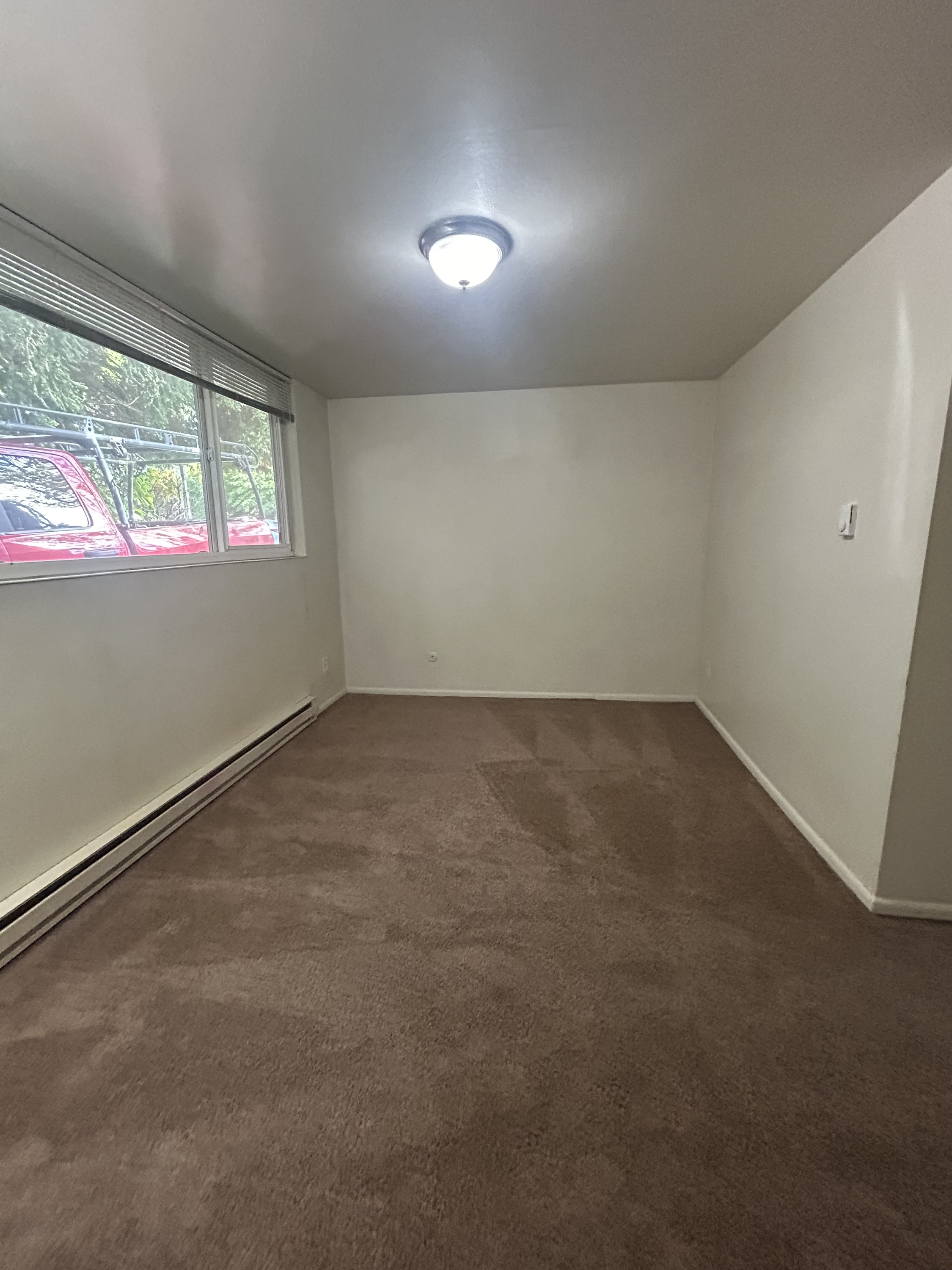 5035 15th Ave. N.E. - 101